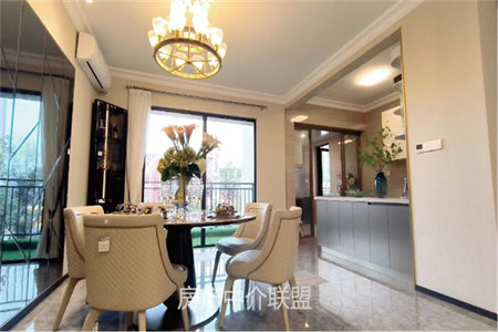 龙都金地翰林3室2厅1卫88万112m2中档装修出售